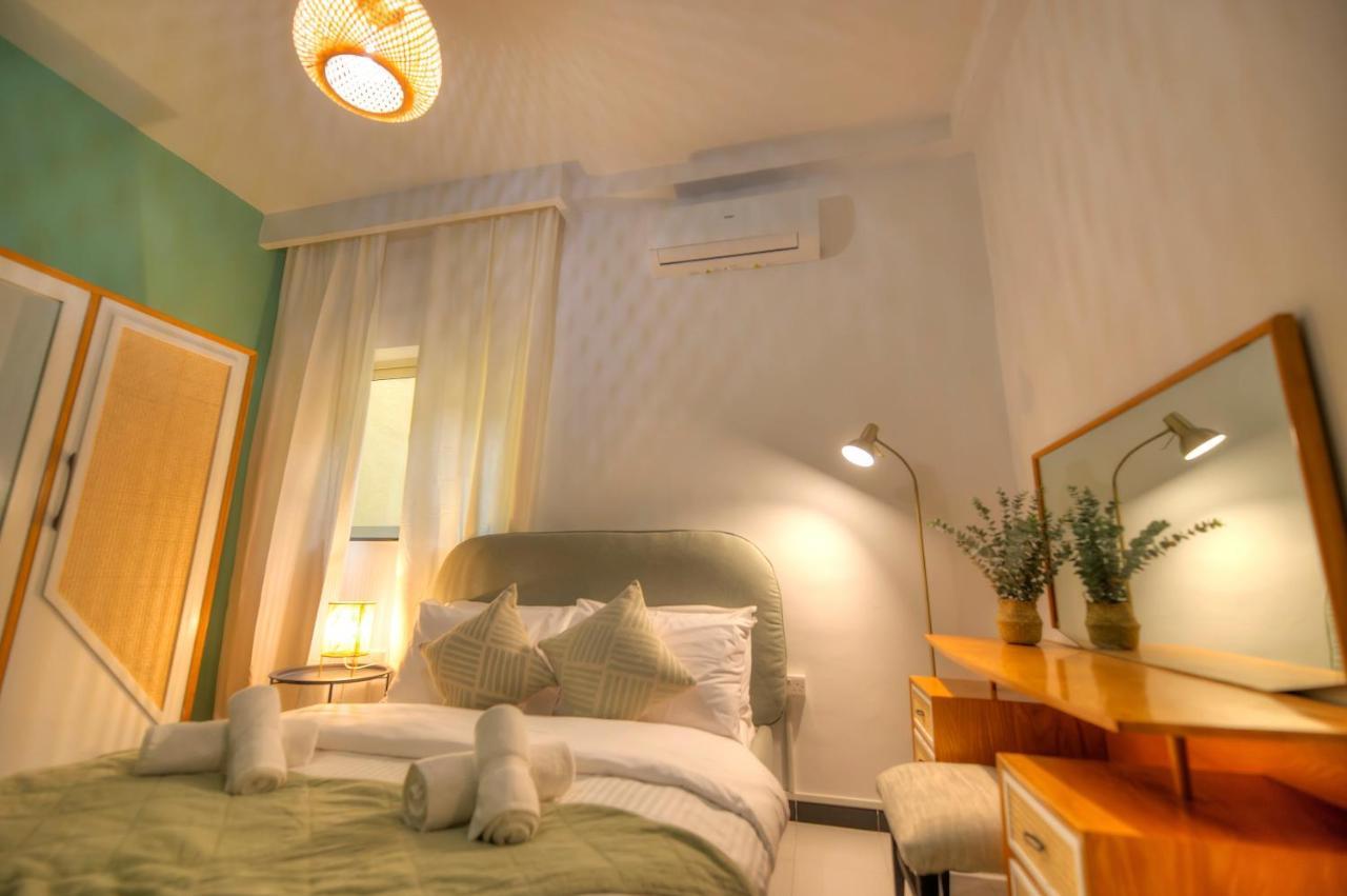 Beautifully Furnished Seafront 4 Bedrooms Goslm-4 สลีมา ภายนอก รูปภาพ