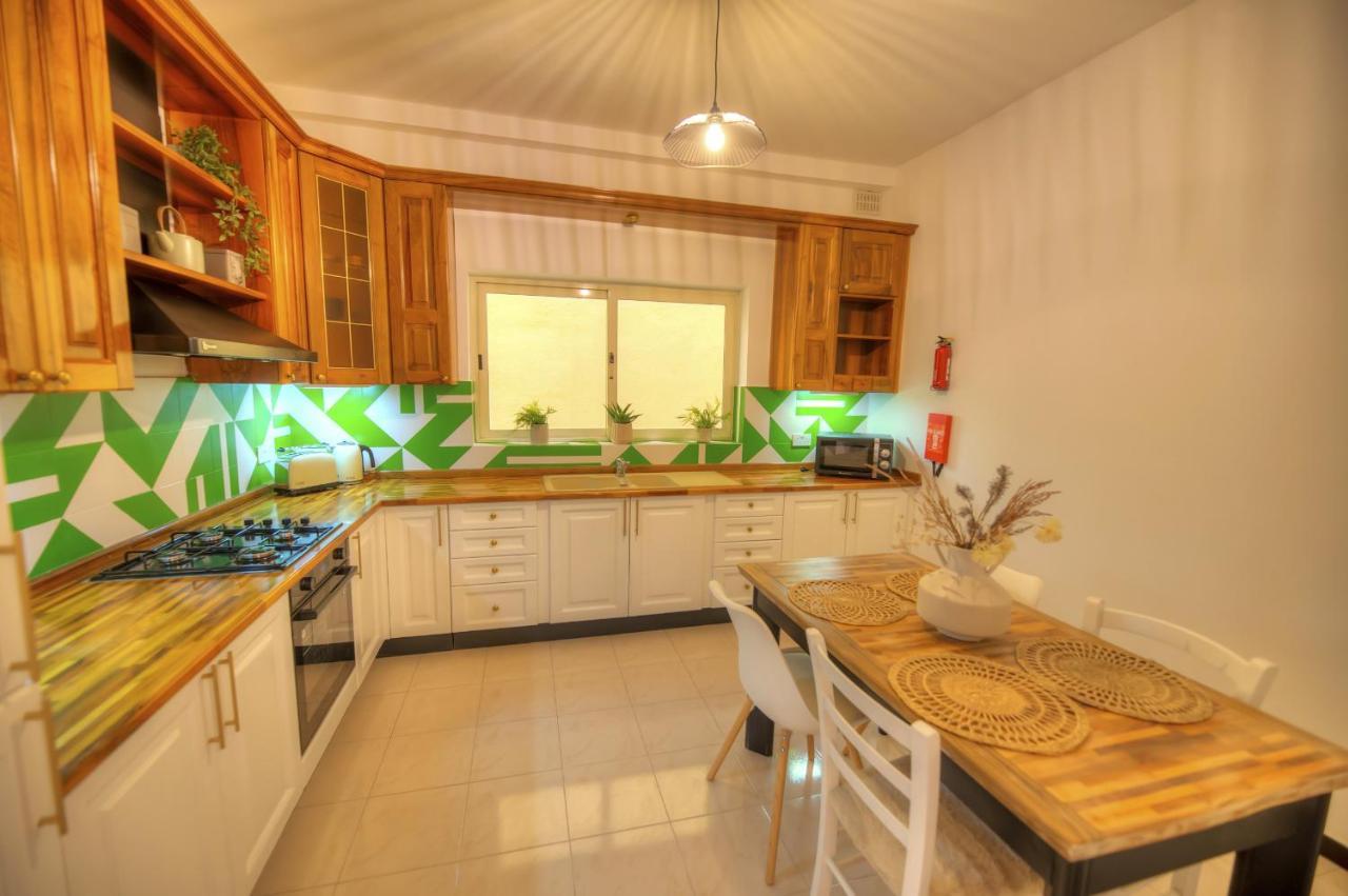 Beautifully Furnished Seafront 4 Bedrooms Goslm-4 สลีมา ภายนอก รูปภาพ